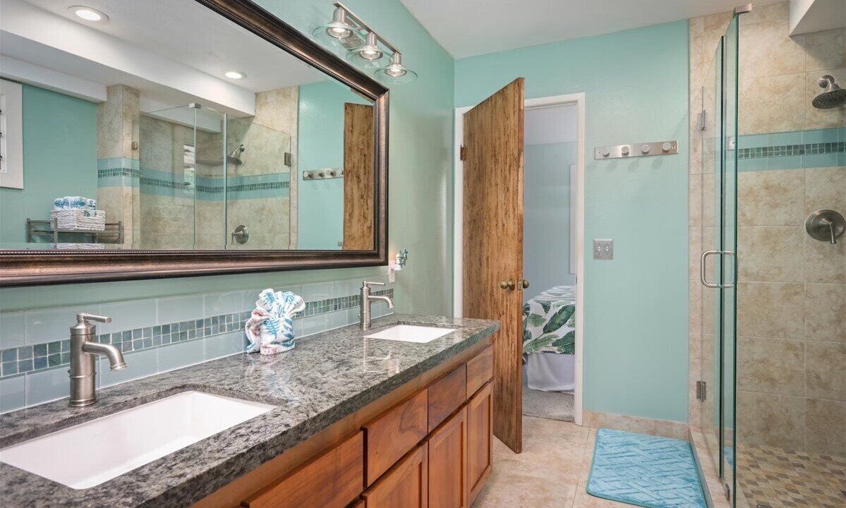 Photo of Bathroom in Kahaluu Bay