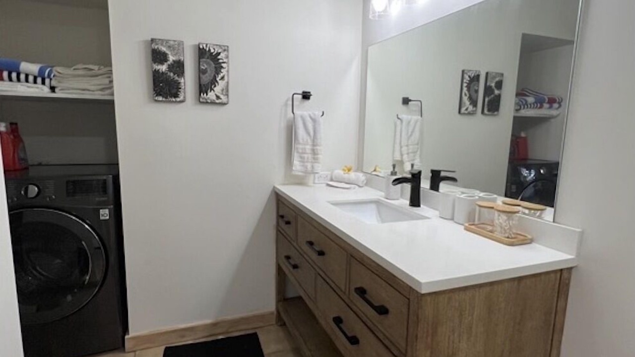 Photo of Bathroom in Maunaloa