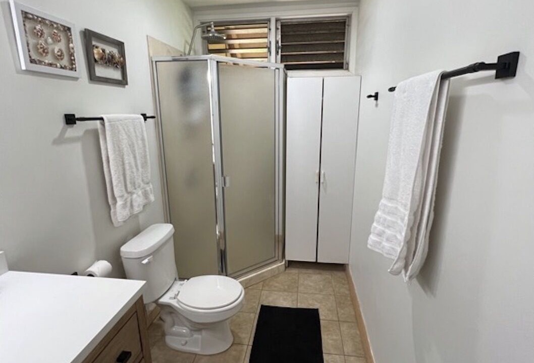 Photo of Bathroom in Maunaloa