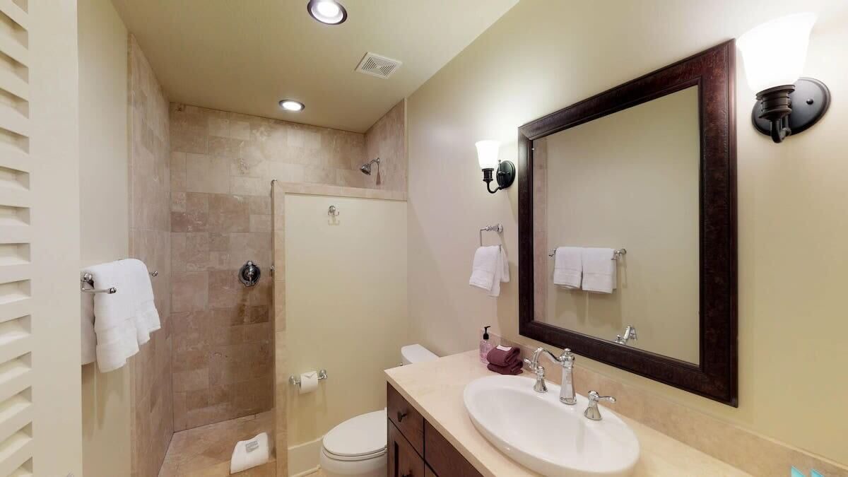 Photo of Bathroom in Poipu