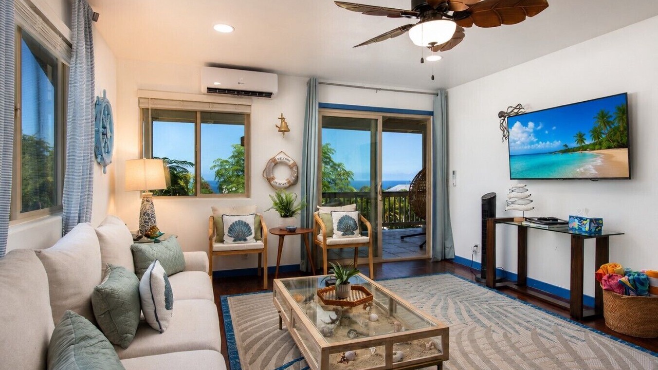 Photo of Livingroom in Kahaluu-Keauhou