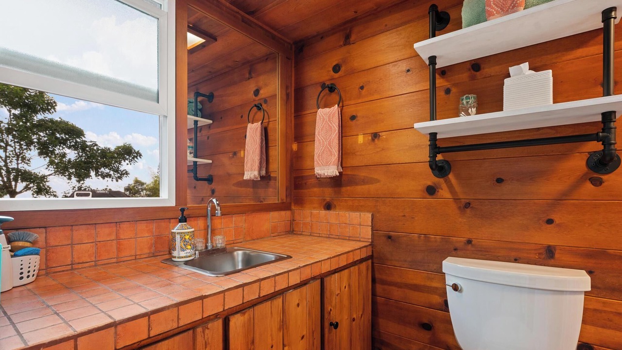 Photo of Bathroom in Holualoa
