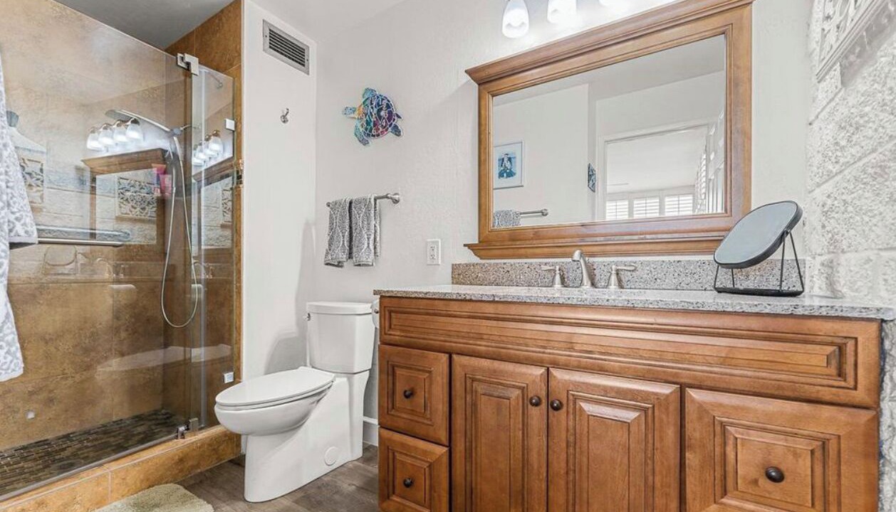 Photo of Bathroom in Maalaea