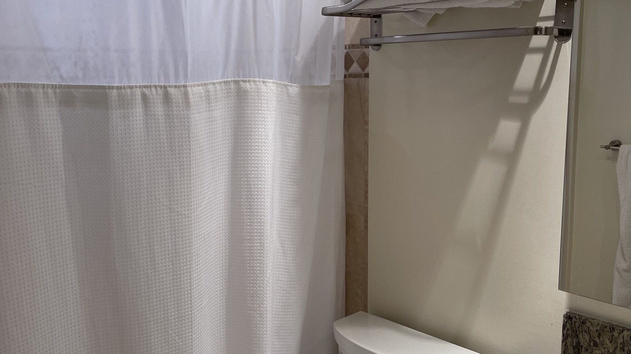 Photo of Bathroom in Downtown Honolulu