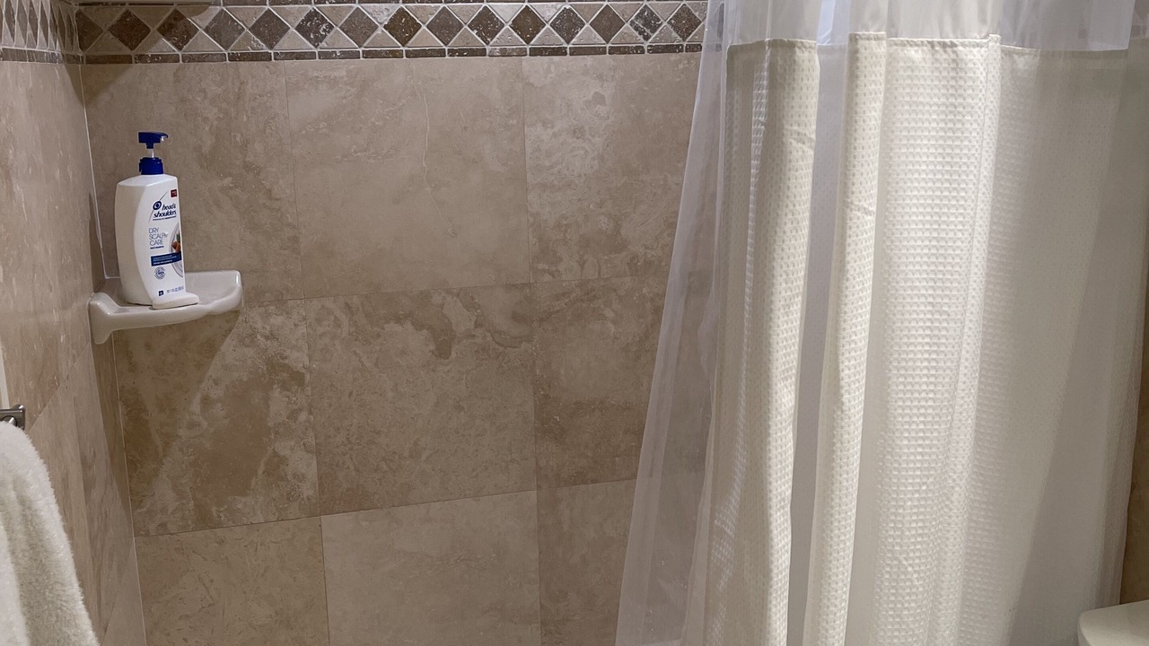 Photo of Bathroom in Downtown Honolulu