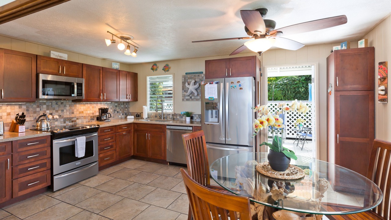 Photo of Kitchen in Kahaluu Bay