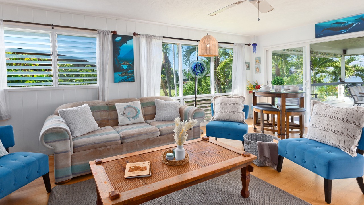 Photo of Livingroom in Kahaluu Bay