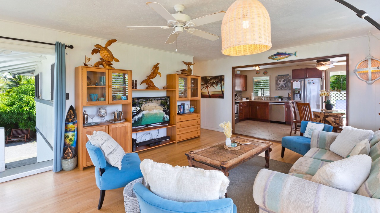 Photo of Livingroom in Kahaluu Bay