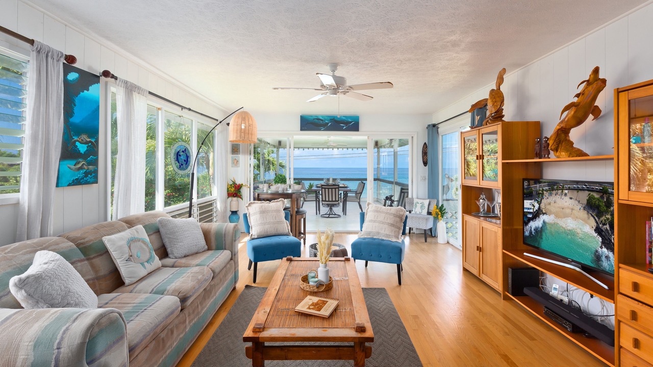 Photo of Livingroom in Kahaluu Bay