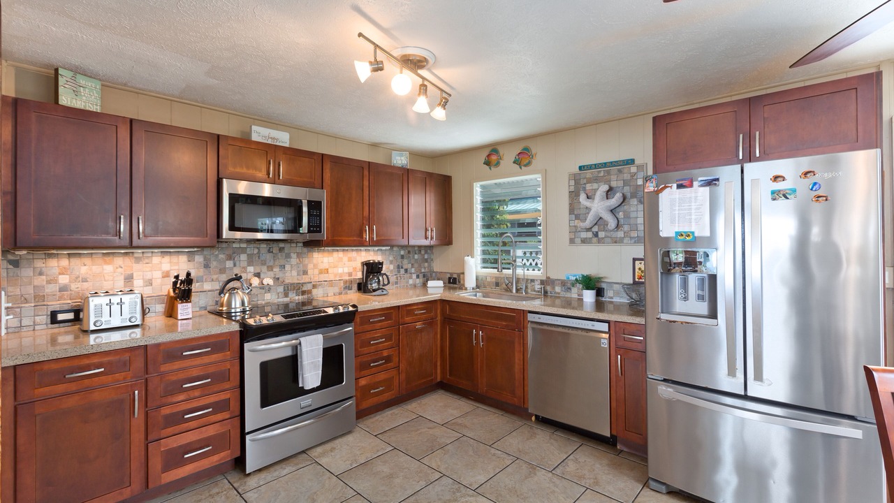 Photo of Kitchen in Kahaluu Bay