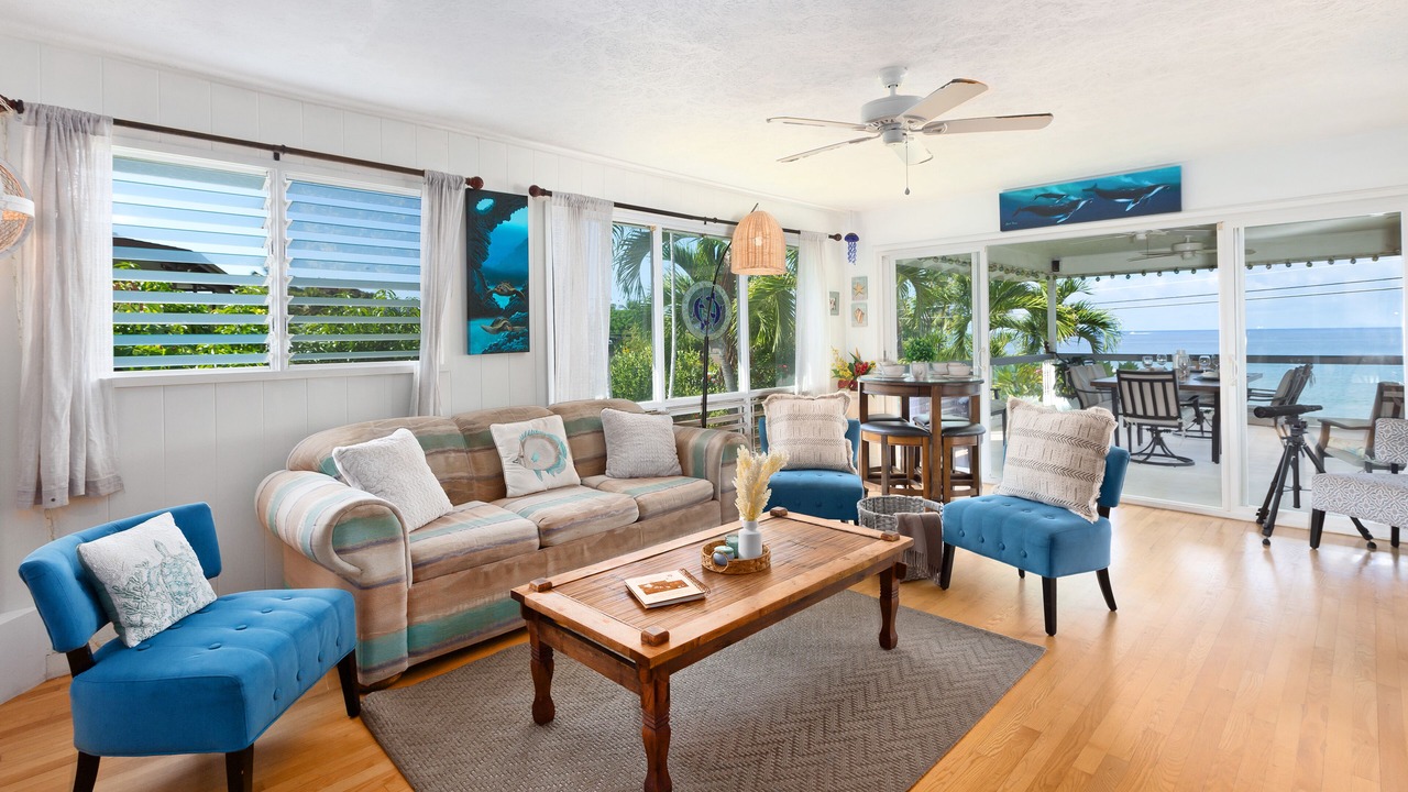 Photo of Livingroom in Kahaluu Bay