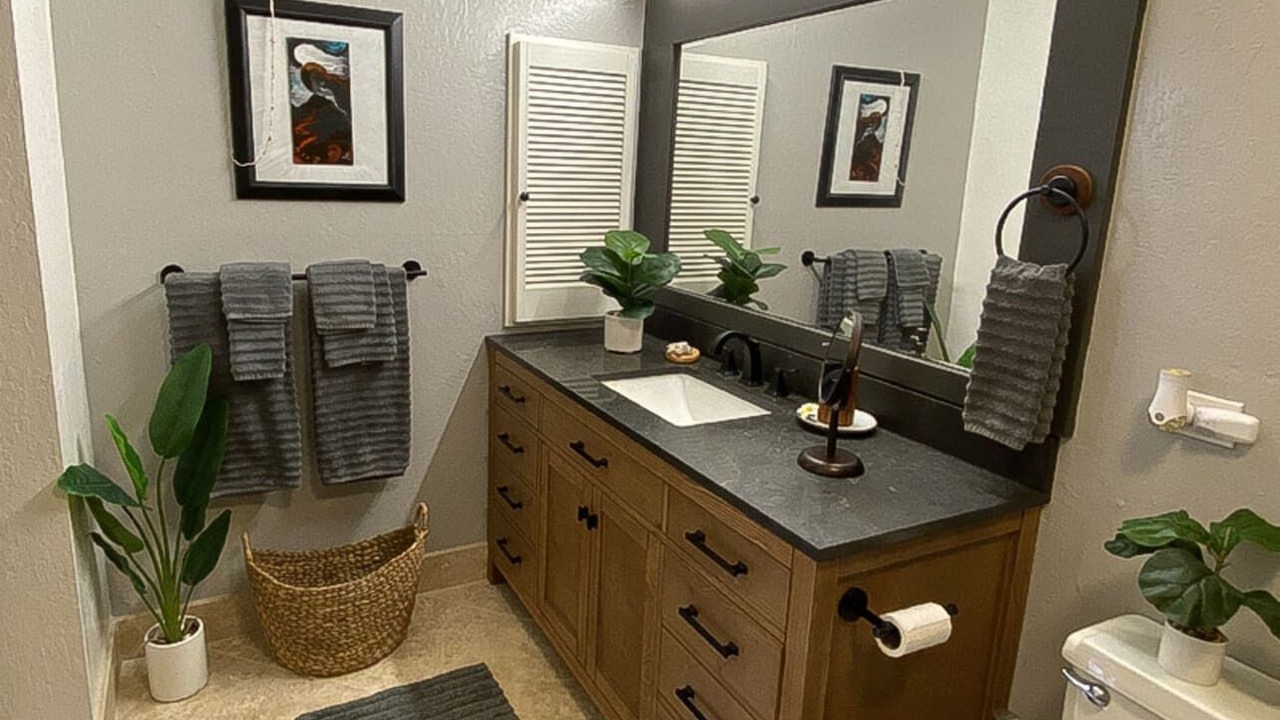 Photo of Bathroom in Punaluu