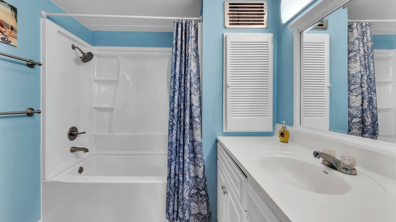 Photo of Bathroom in Punaluu
