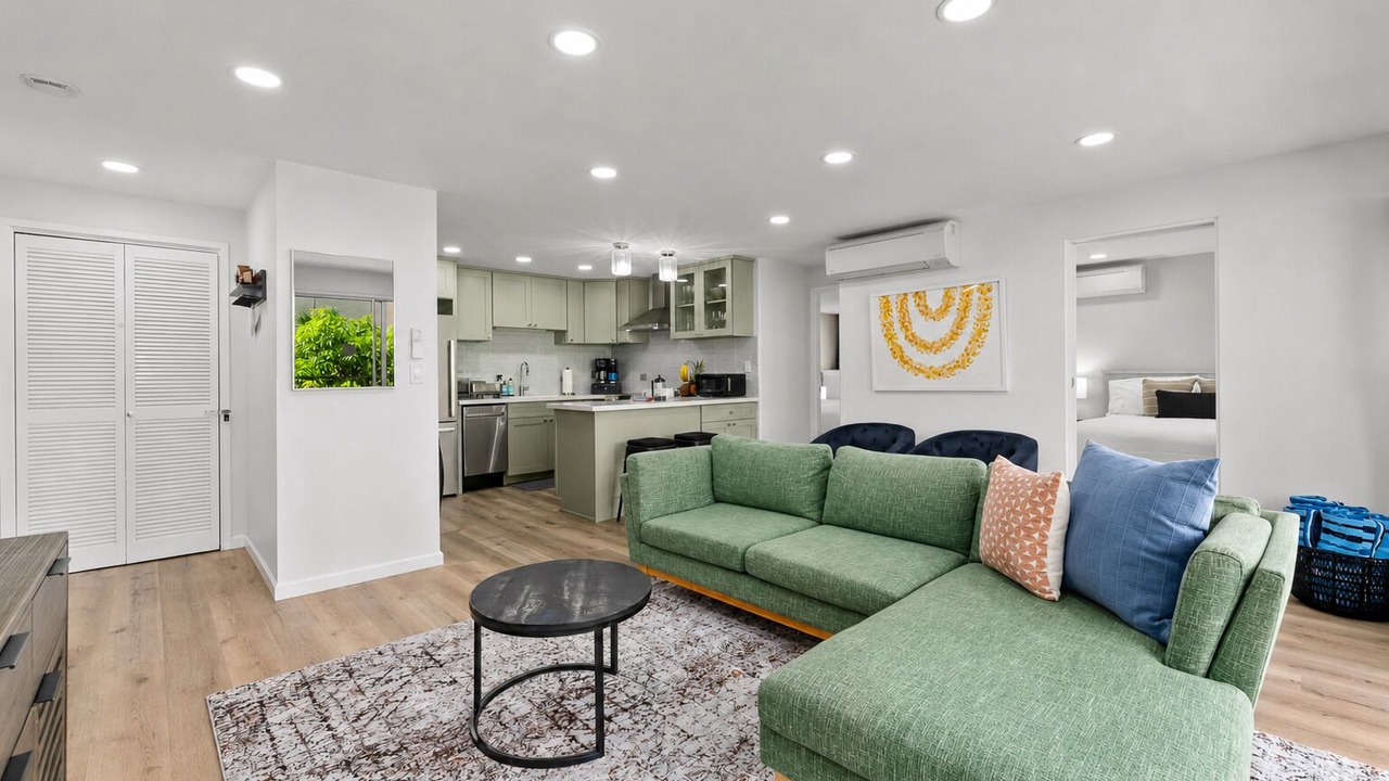 Photo of Livingroom in Waikiki