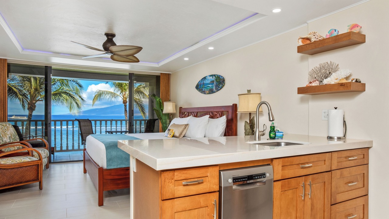 Photo of Bedroom in Historic Lahaina Front Street