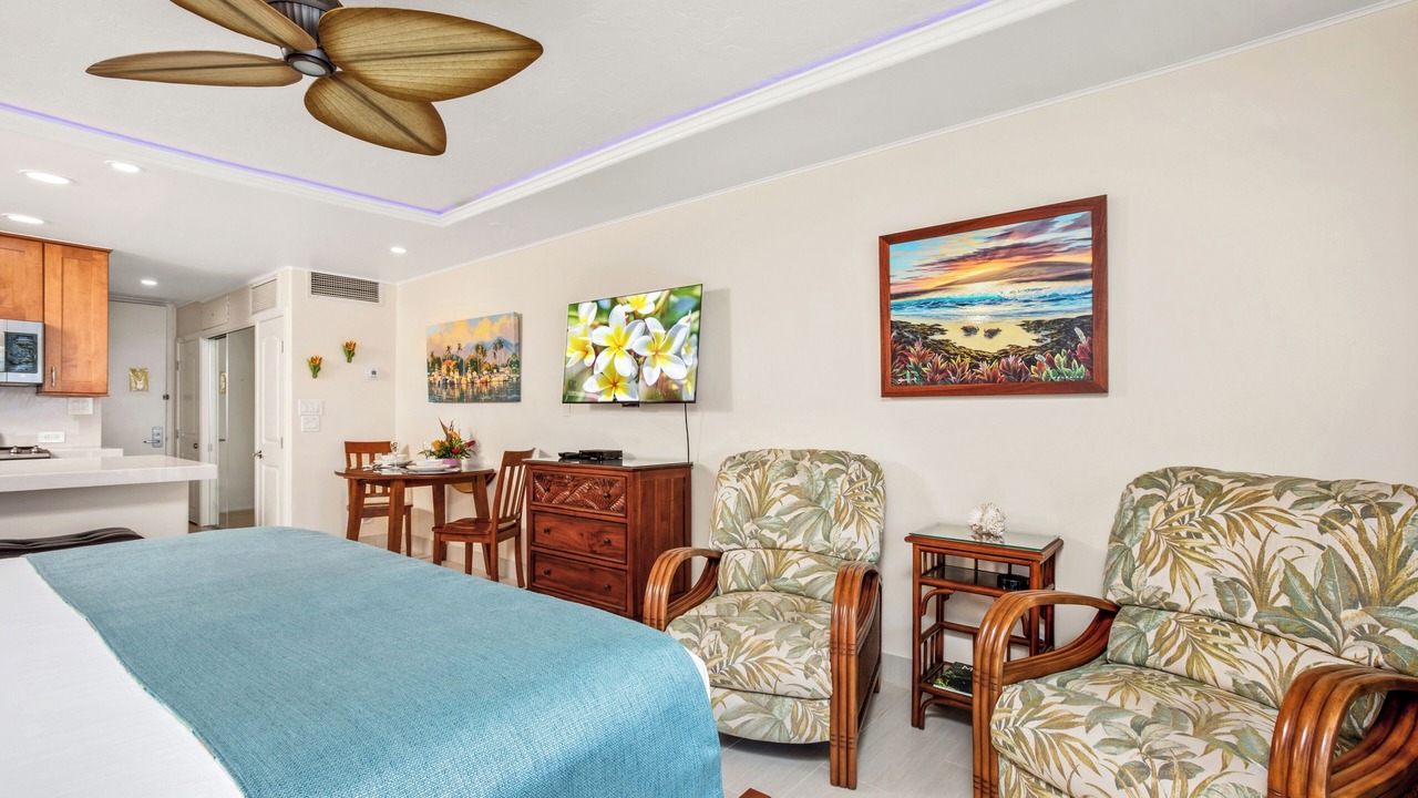 Photo of Bedroom in Historic Lahaina Front Street