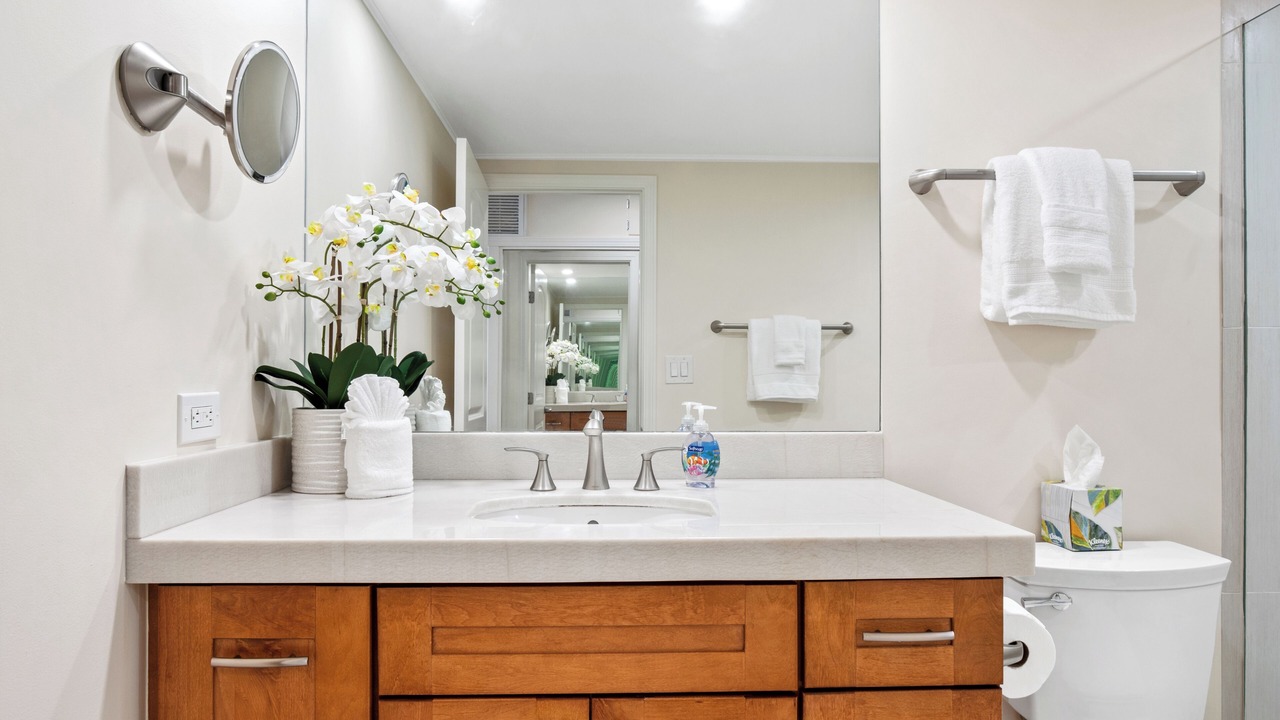 Photo of Bathroom in Historic Lahaina Front Street