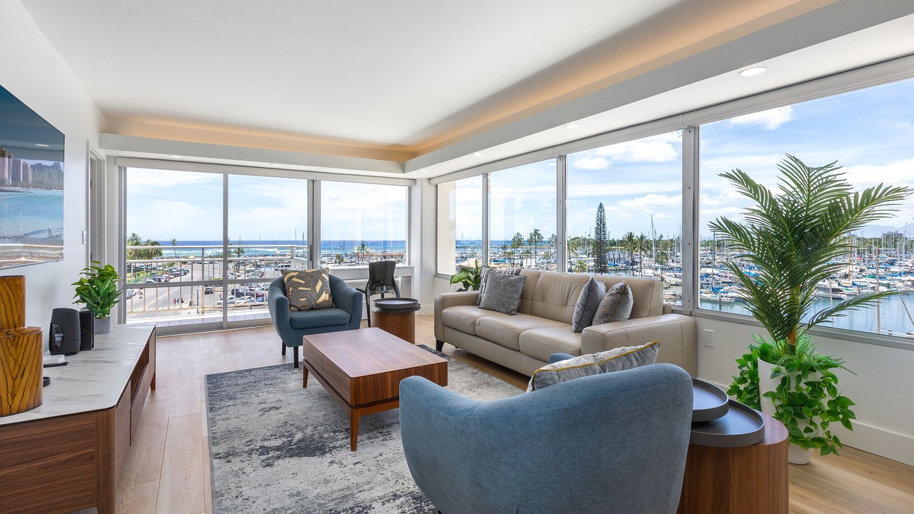 Photo of Livingroom in Waikiki