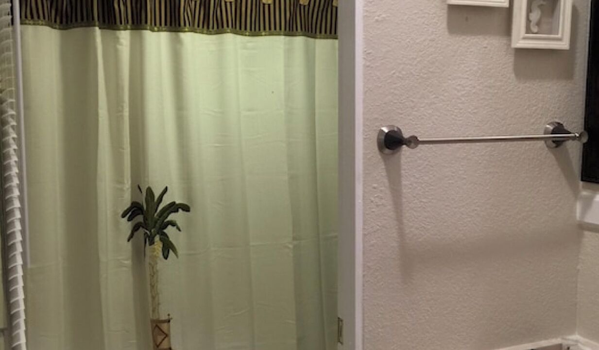 Photo of Bathroom in Keaukaha