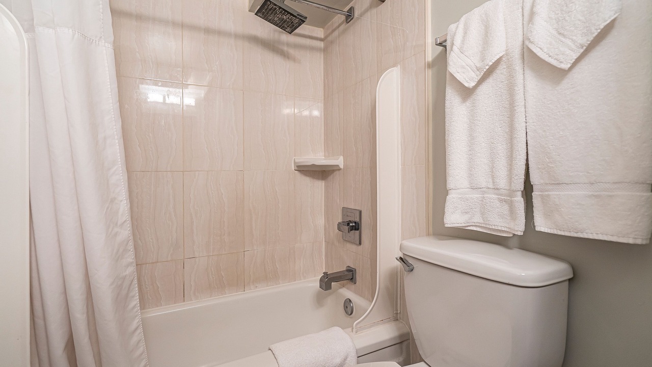 Photo of Bathroom in McCully - Moiliili