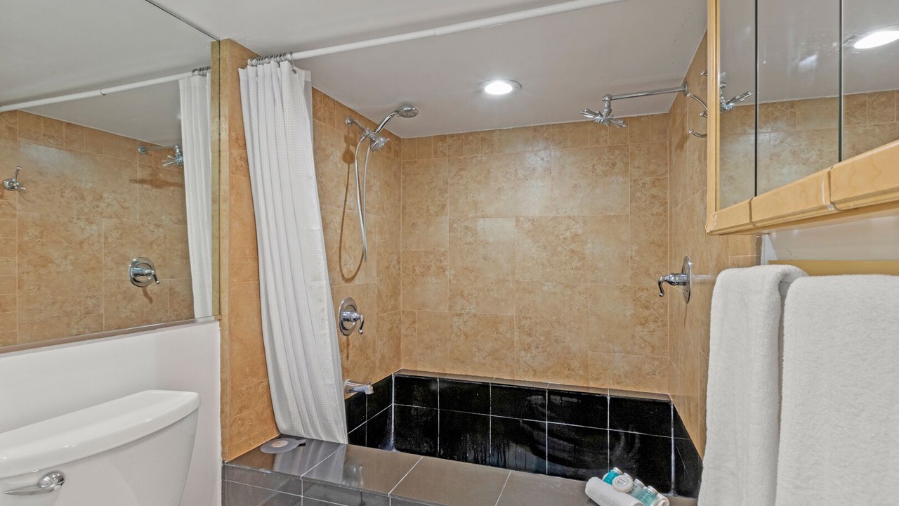 Photo of Bathroom in Lahaina