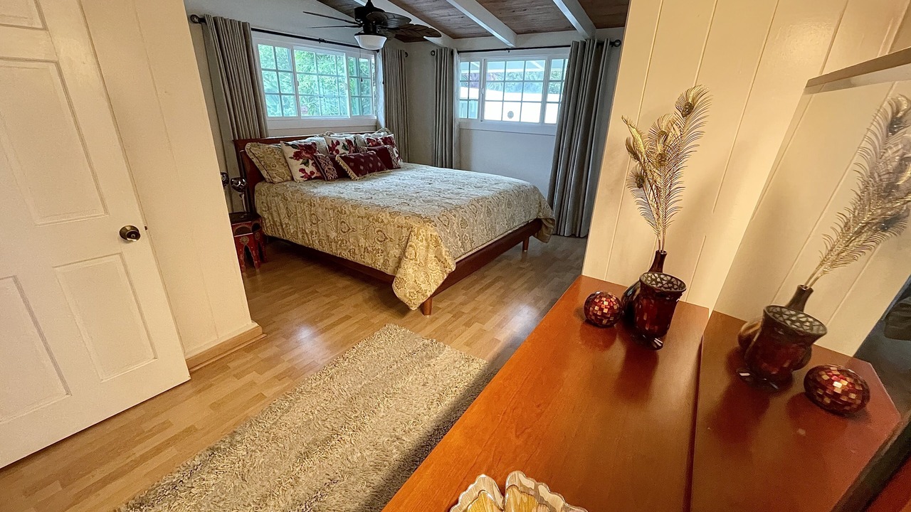Photo of Bedroom in Manoa