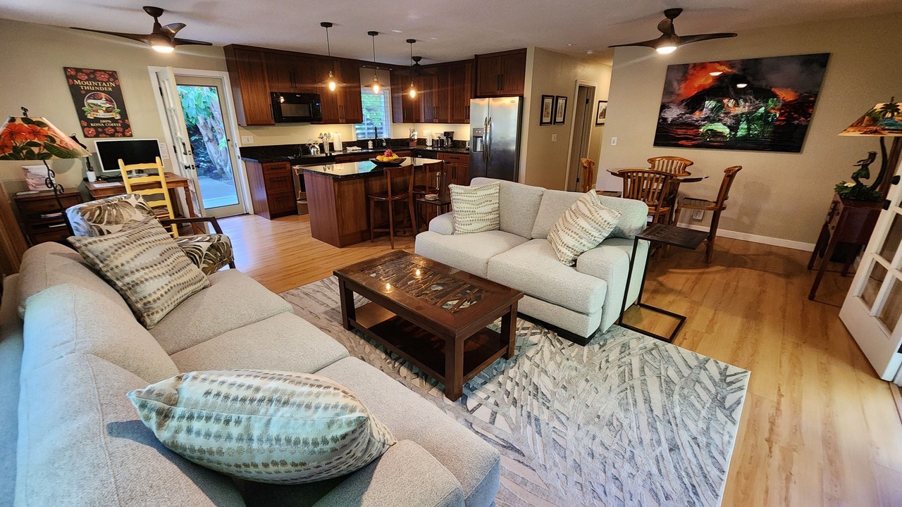 Photo of Livingroom in Kahaluu Bay