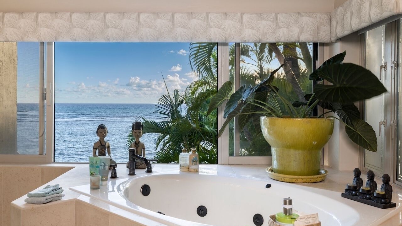 Photo of Bathroom in Diamond Head - Kapahulu - St. Louis