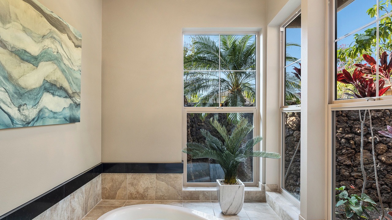 Photo of Bathroom in Kulalani