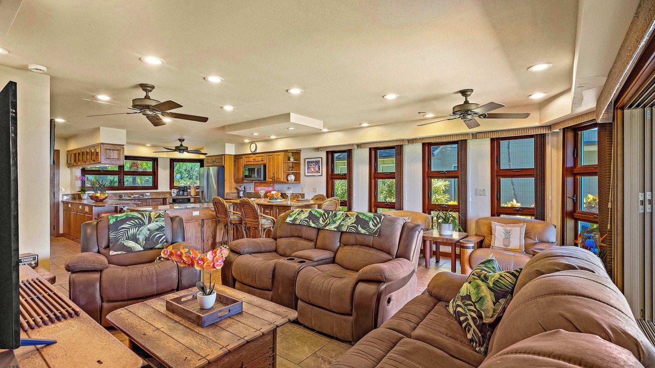 Photo of Livingroom in Downtown Lahaina