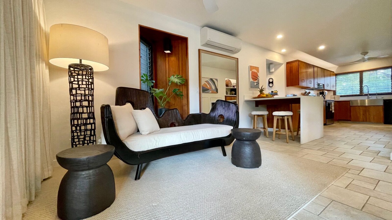 Photo of Livingroom in Kahaluu Bay