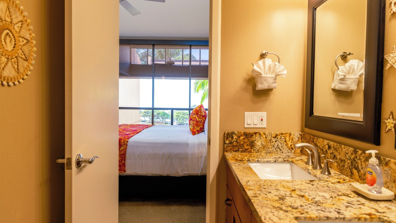 Photo of Bathroom in Kahana