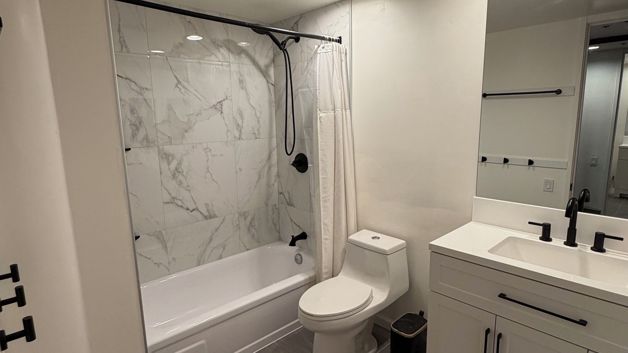 Photo of Bathroom in Downtown Honolulu