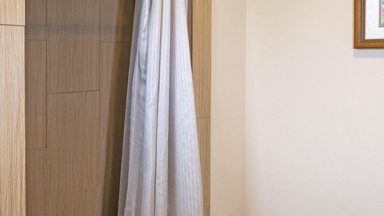 Photo of Bathroom in Wainiha