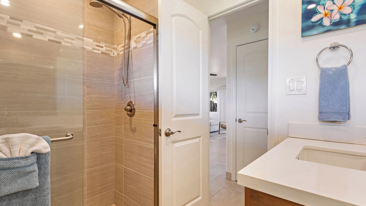 Photo of Bathroom in Historic Lahaina Front Street