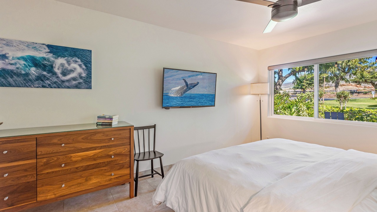 Photo of Bedroom in Historic Lahaina Front Street