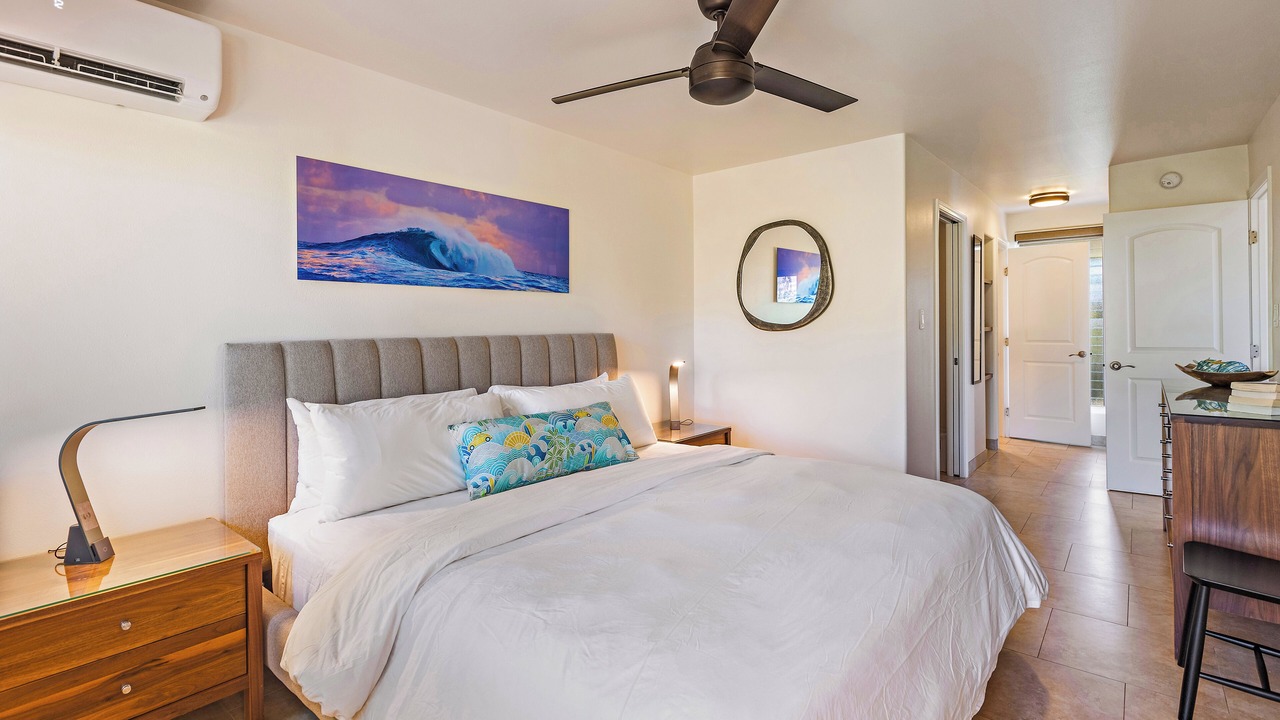 Photo of Bedroom in Historic Lahaina Front Street