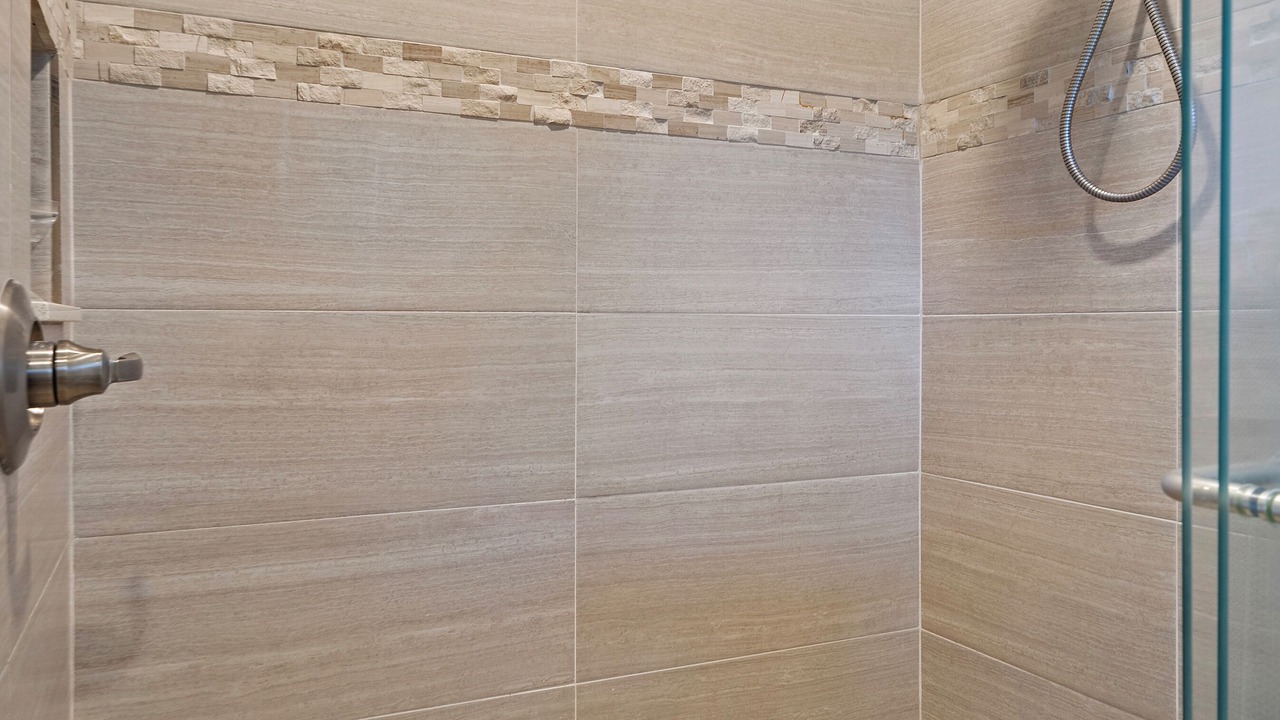 Photo of Bathroom in Historic Lahaina Front Street