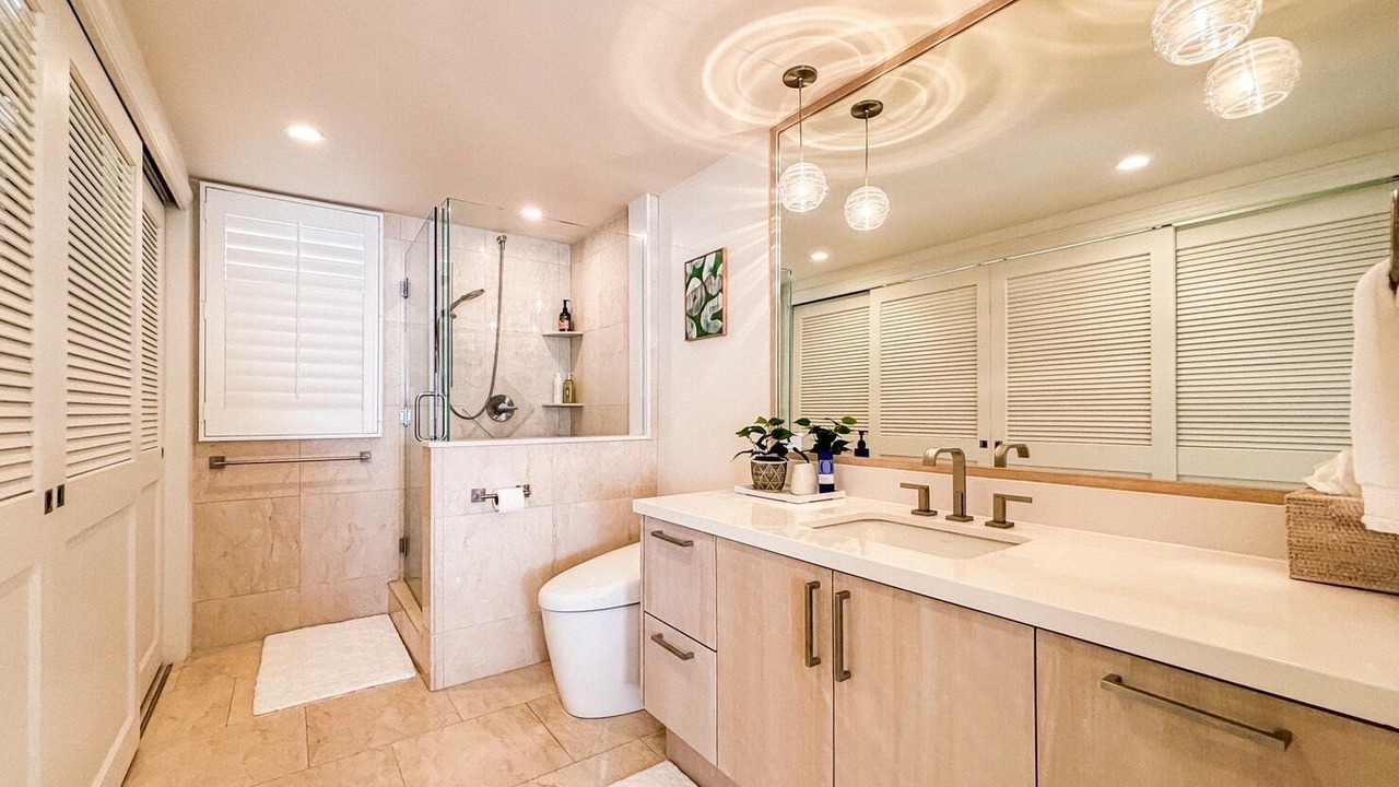 Photo of Bathroom in Diamond Head - Kapahulu - St. Louis