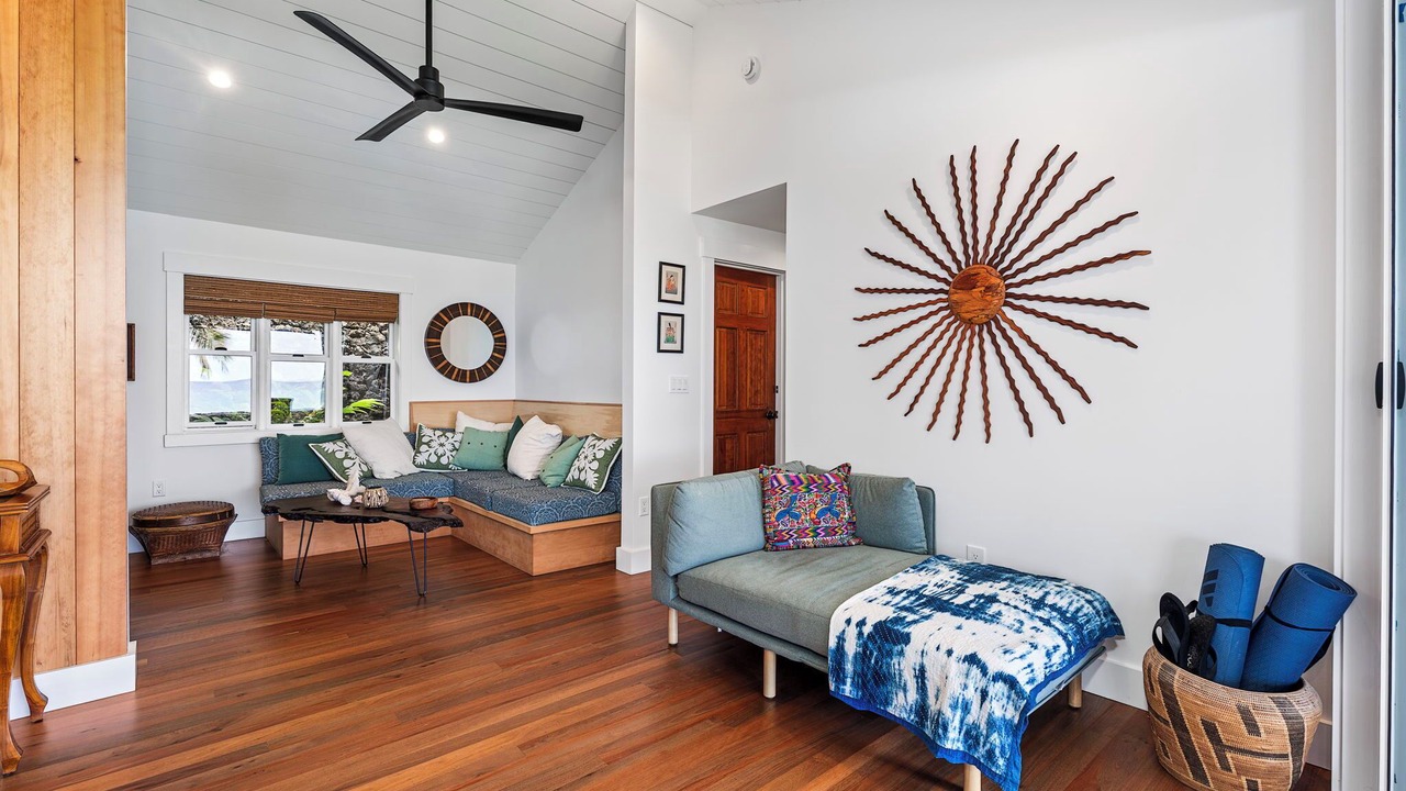 Photo of Livingroom in Kahaluu Bay