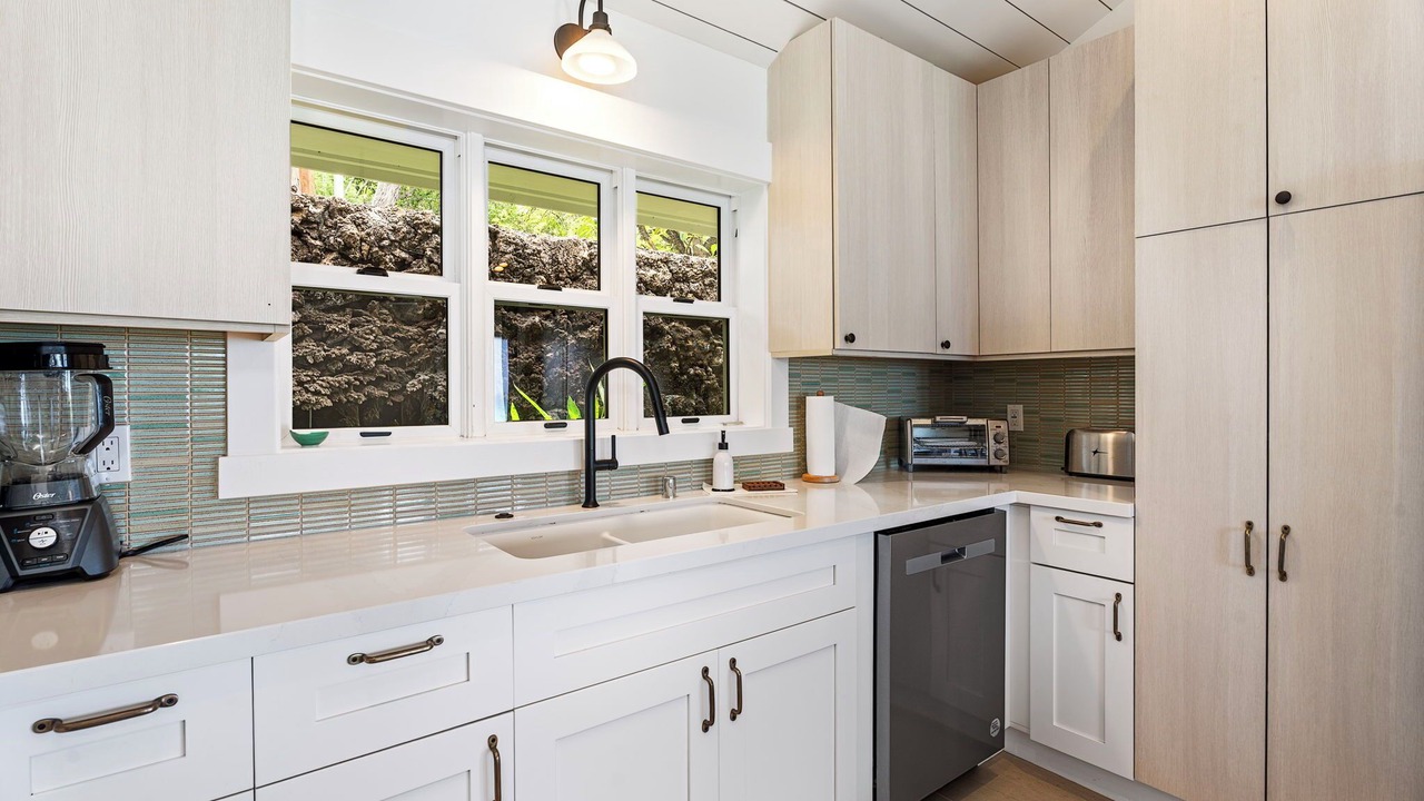 Photo of Kitchen in Kahaluu Bay