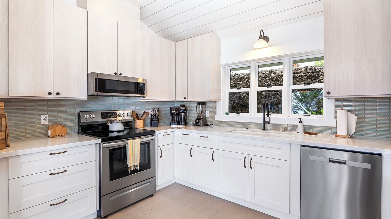 Photo of Kitchen in Kahaluu Bay