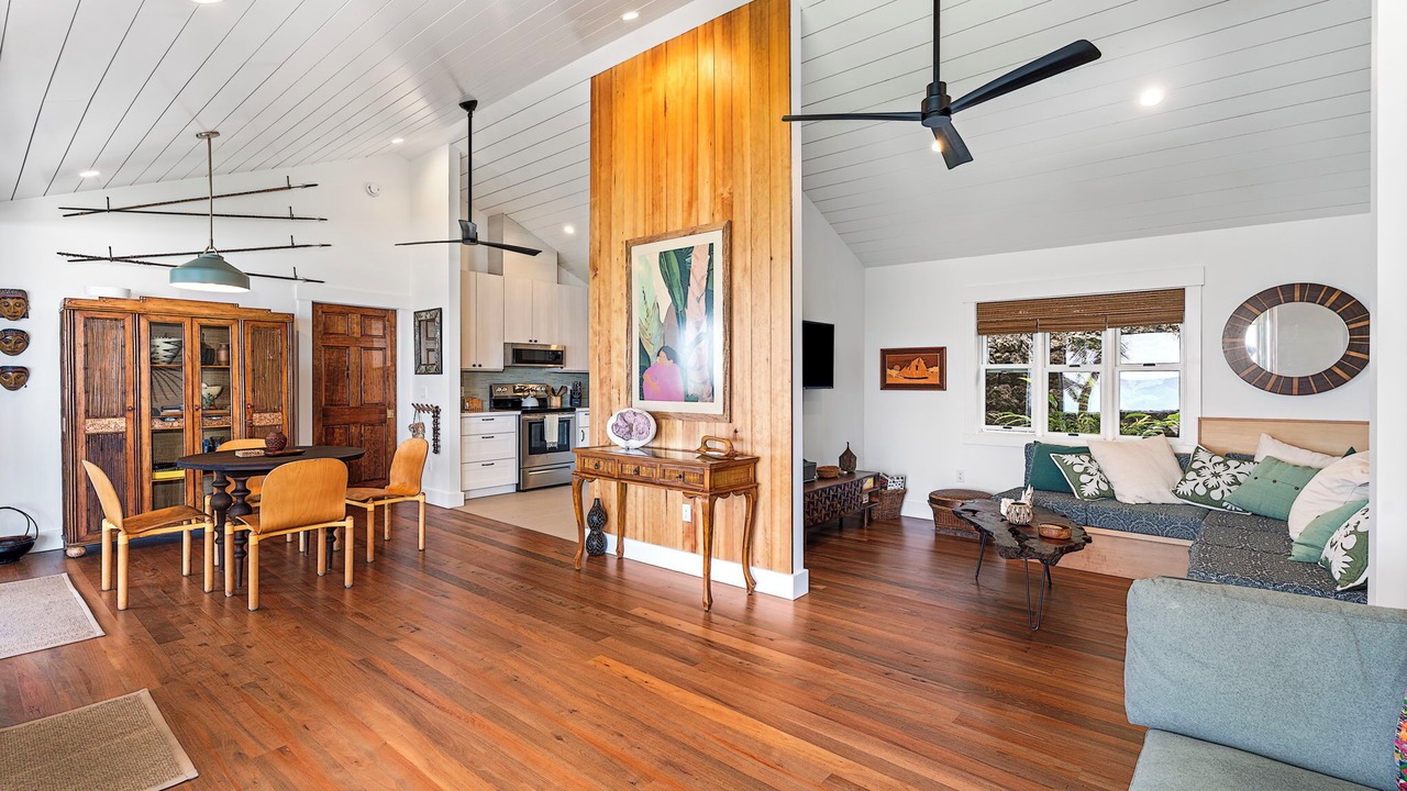 Photo of Livingroom in Kahaluu Bay
