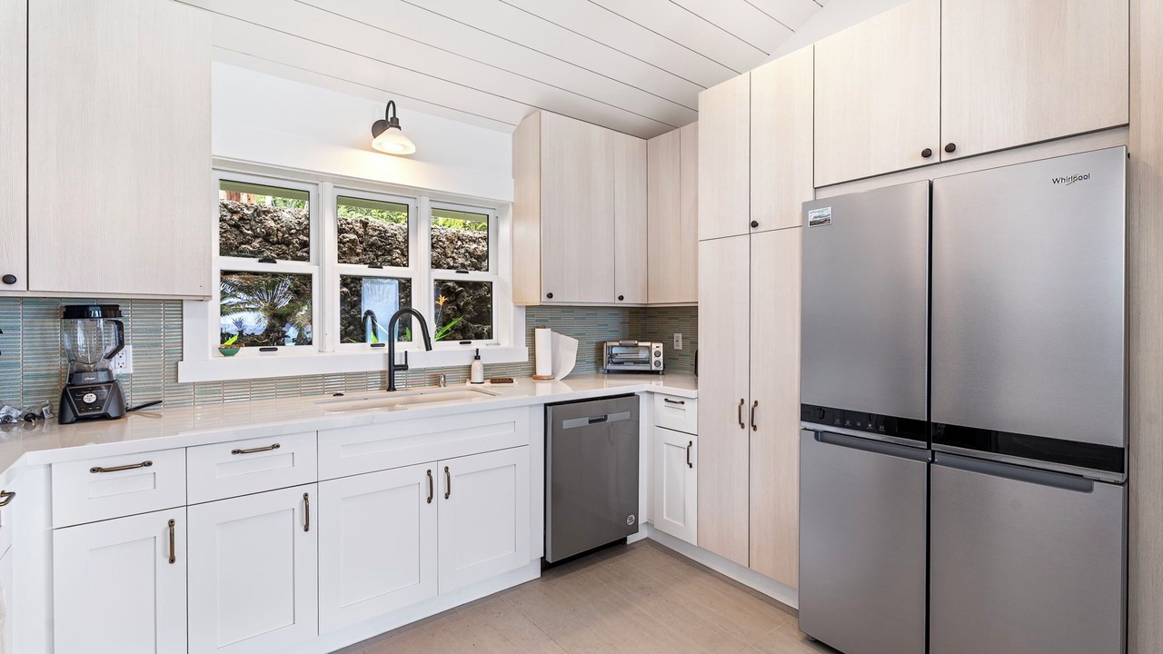 Photo of Kitchen in Kahaluu Bay