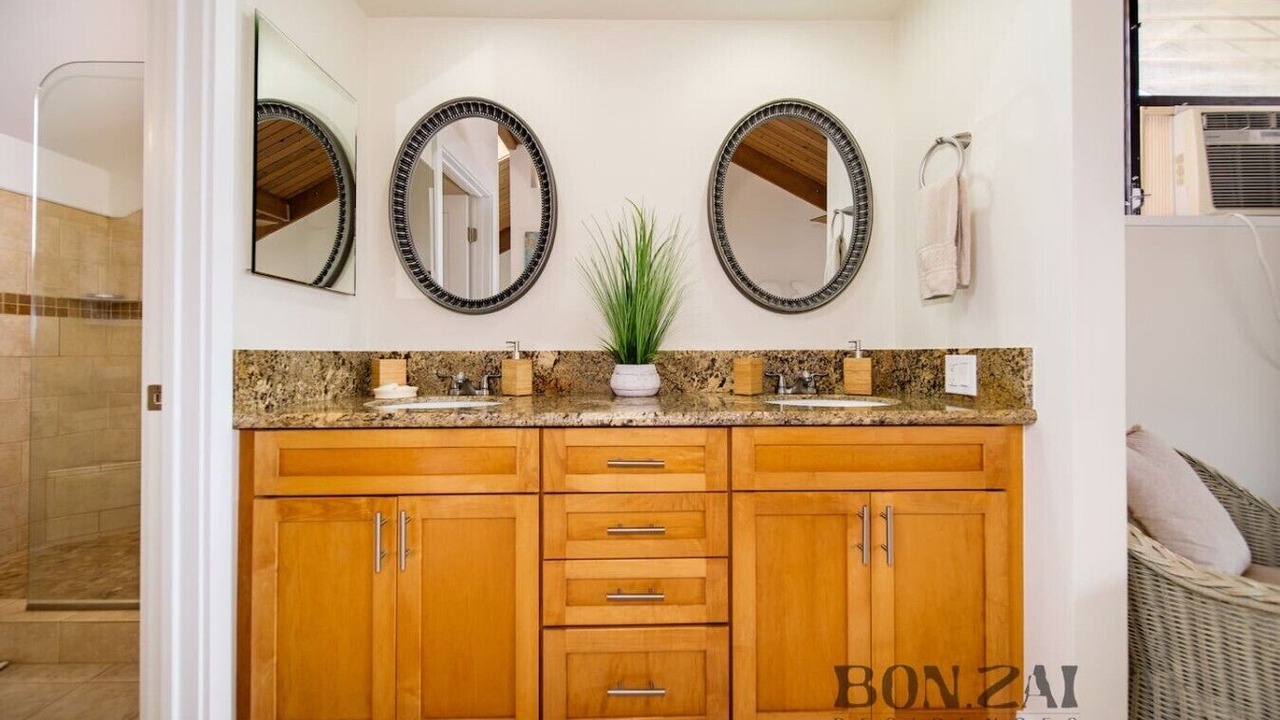 Photo of Bathroom in Kahana