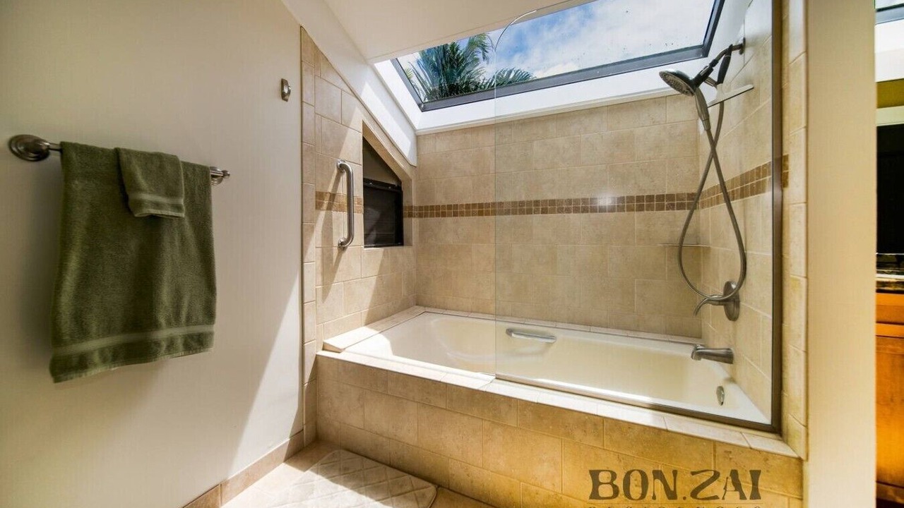 Photo of Bathroom in Kahana