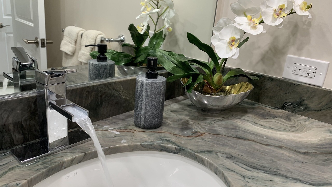 Photo of Bathroom in Historic Lahaina Front Street