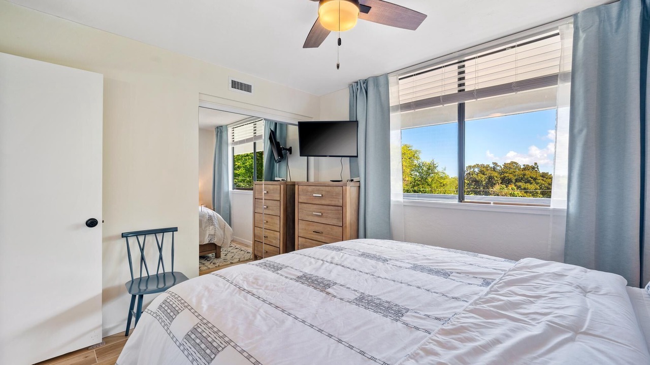 Photo of Bedroom in Kahaluu Bay