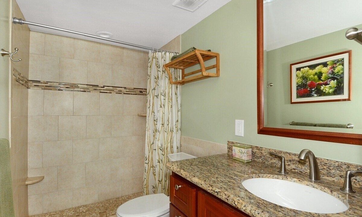 Photo of Bathroom in Poipu