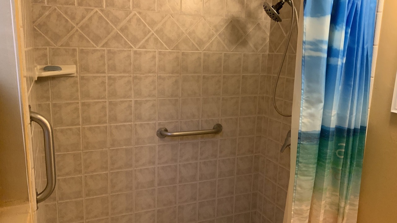 Photo of Bathroom in Maalaea